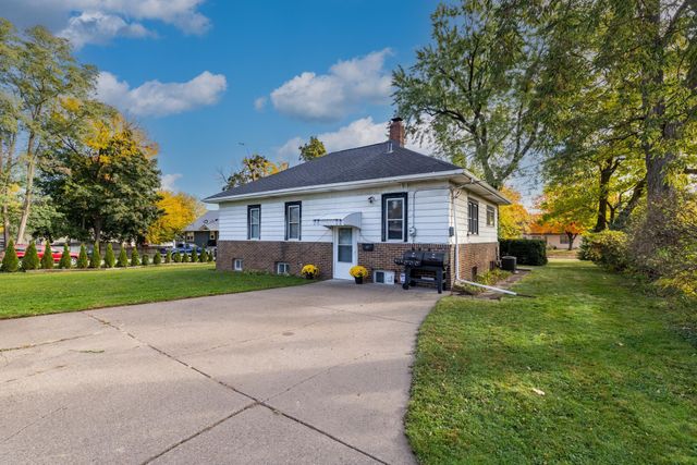 1443 Hazelwood Street, Saint Paul, MN 55106