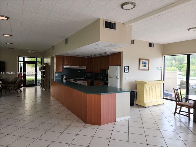 1631 Riverview Rd 203, Deerfield Beach, FL 33441