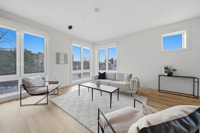 4200 W BELMONT Avenue, Chicago, IL 60641