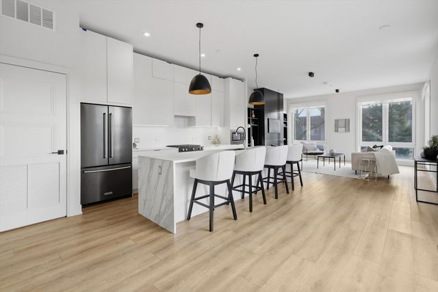 4200 W BELMONT Avenue, Chicago, IL 60641