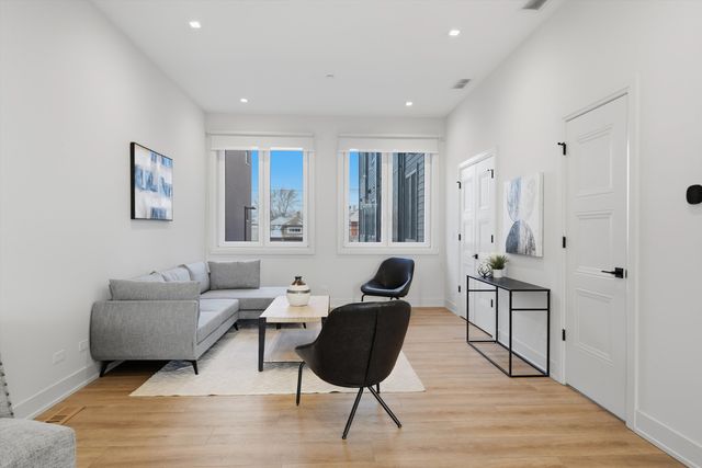 4200 W BELMONT Avenue, Chicago, IL 60641