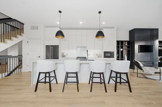 4200 W BELMONT Avenue, Chicago, IL 60641