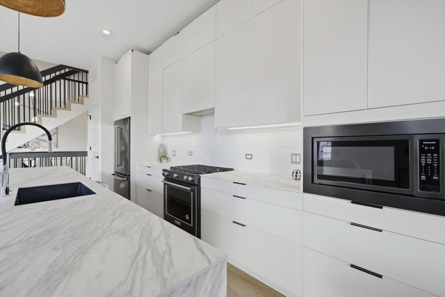 4200 W BELMONT Avenue, Chicago, IL 60641