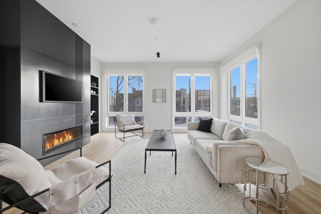 4200 W BELMONT Avenue, Chicago, IL 60641