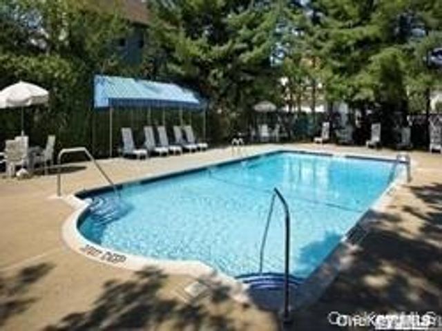 360 Central Avenue 220, Lawrence, NY 11559