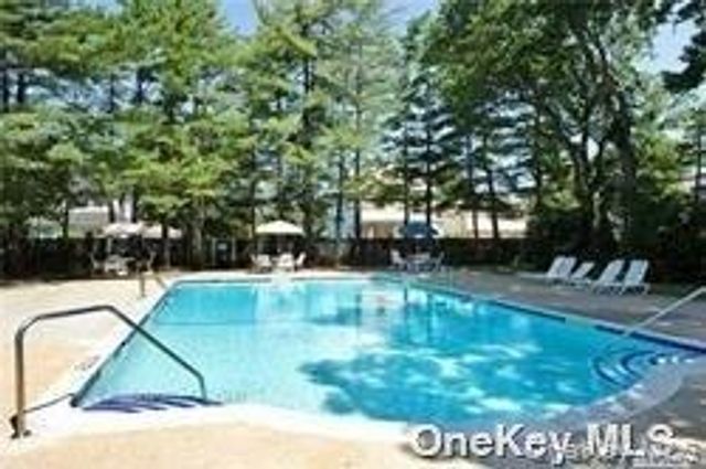 360 Central Avenue 220, Lawrence, NY 11559