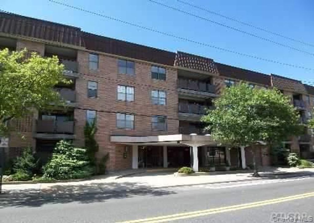 360 Central Avenue 220, Lawrence, NY 11559