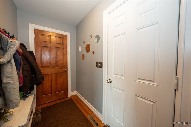 7165 Creekbend Drive, Pendleton, NY 14120