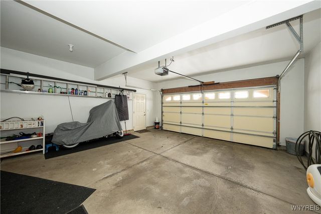 7165 Creekbend Drive, Pendleton, NY 14120