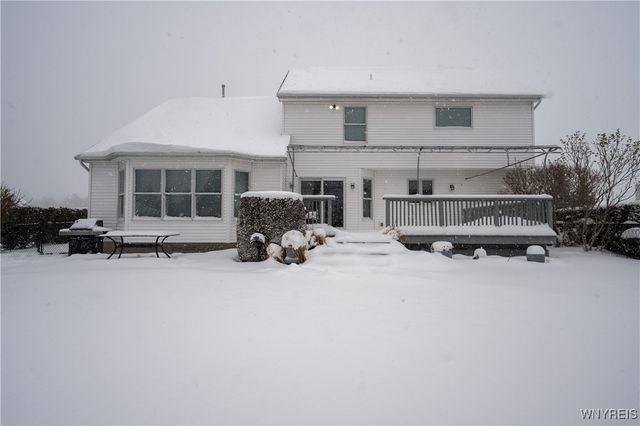 7165 Creekbend Drive, Pendleton, NY 14120