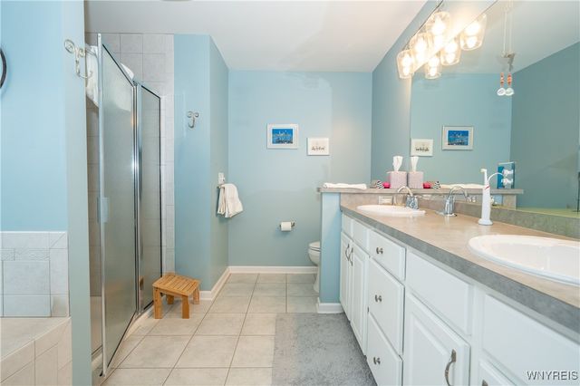 7165 Creekbend Drive, Pendleton, NY 14120