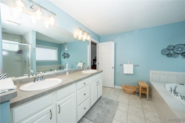 7165 Creekbend Drive, Pendleton, NY 14120