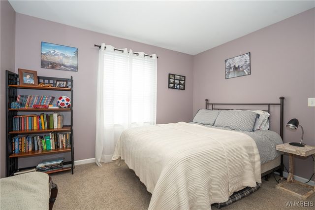 7165 Creekbend Drive, Pendleton, NY 14120