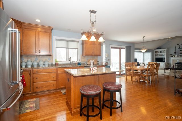 7165 Creekbend Drive, Pendleton, NY 14120