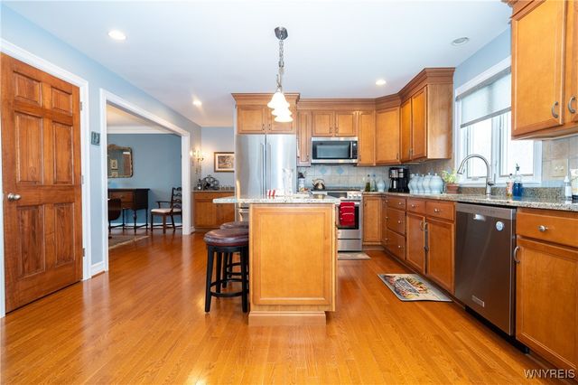 7165 Creekbend Drive, Pendleton, NY 14120