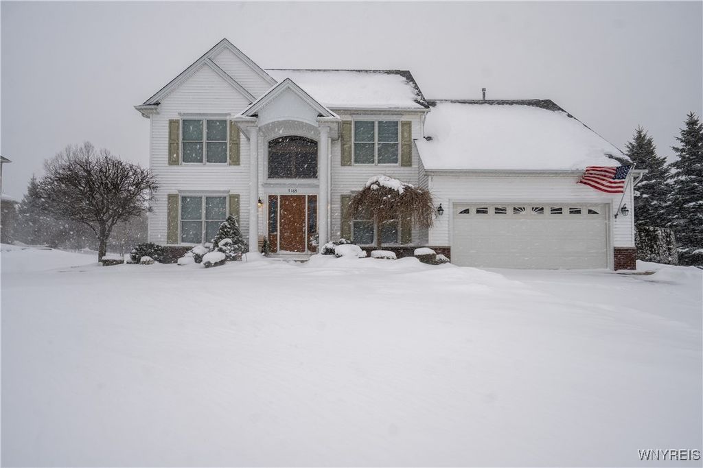 7165 Creekbend Drive, Pendleton, NY 14120