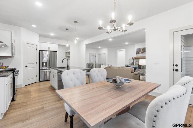 6307 S 208 Avenue, Elkhorn, NE 68022