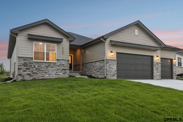 6307 S 208 Avenue, Elkhorn, NE 68022
