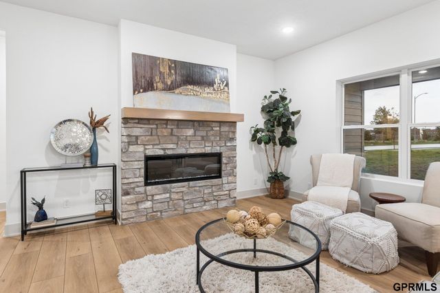 6307 S 208 Avenue, Elkhorn, NE 68022