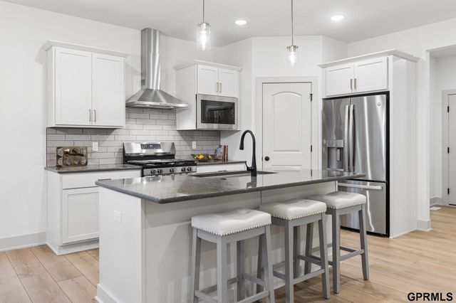 6307 S 208 Avenue, Elkhorn, NE 68022