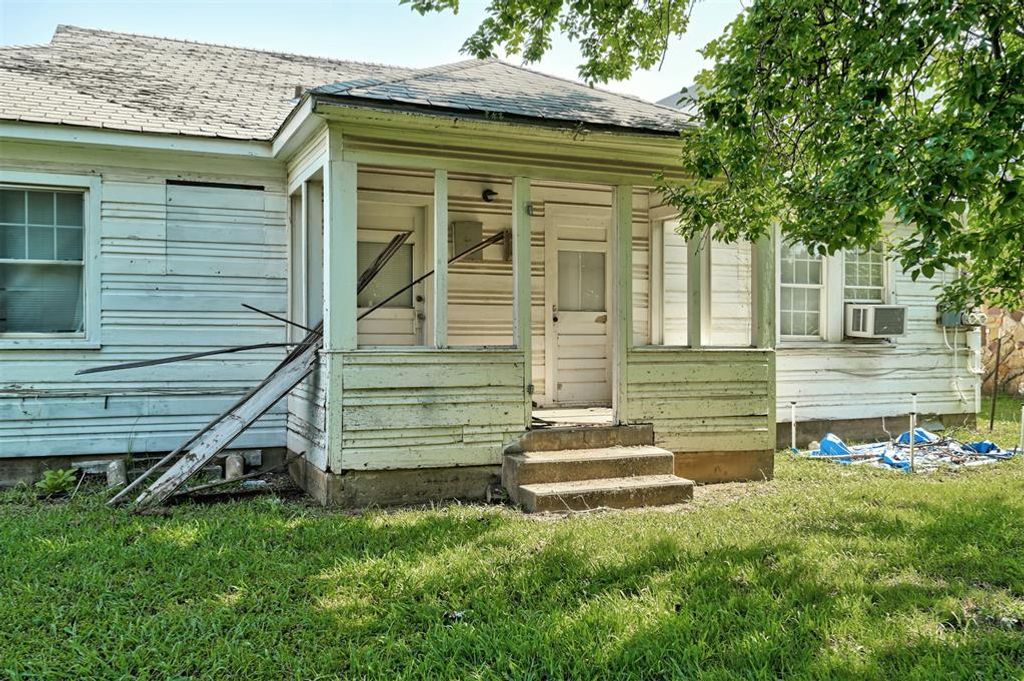 Image 10 of property listing at 204 E Lindsey Street 204, 206, Norman, OK 73069
