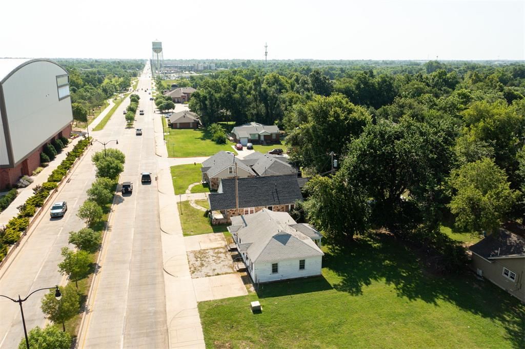 Image 20 of property listing at 204 E Lindsey Street 204, 206, Norman, OK 73069