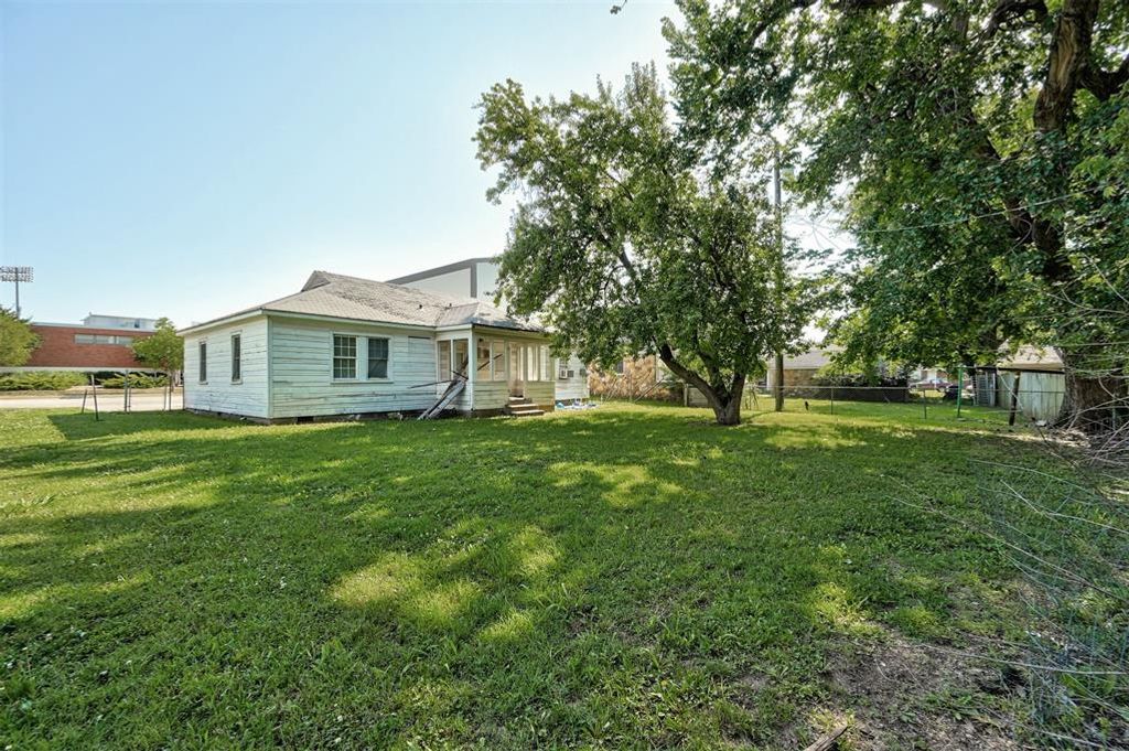 Image 8 of property listing at 204 E Lindsey Street 204, 206, Norman, OK 73069