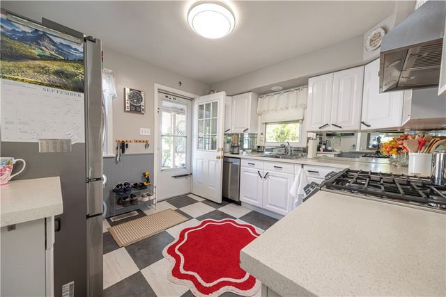 67 Ridge Rd, Braddock Hills, PA 15221