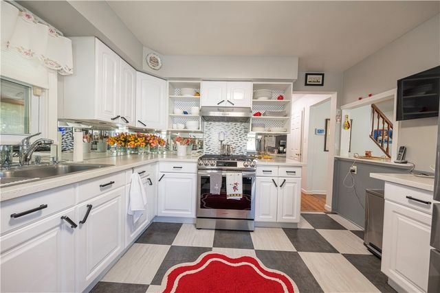 67 Ridge Rd, Braddock Hills, PA 15221