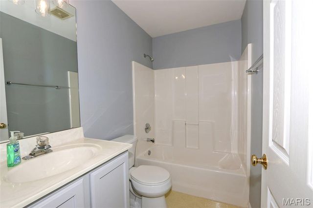 204 Jacobs Way, St Peters, MO 63376