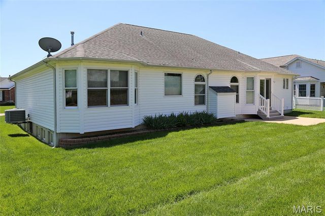 204 Jacobs Way, St Peters, MO 63376