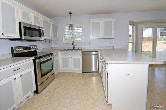 204 Jacobs Way, St Peters, MO 63376
