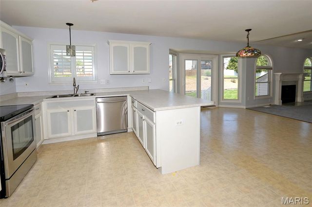 204 Jacobs Way, St Peters, MO 63376