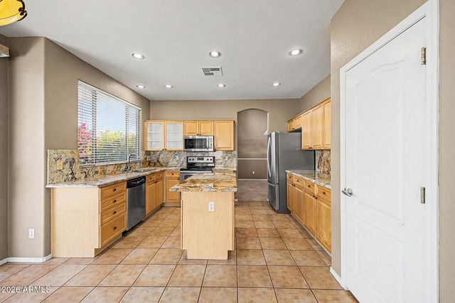 1176 W KROLL Avenue, Gilbert, AZ 85233