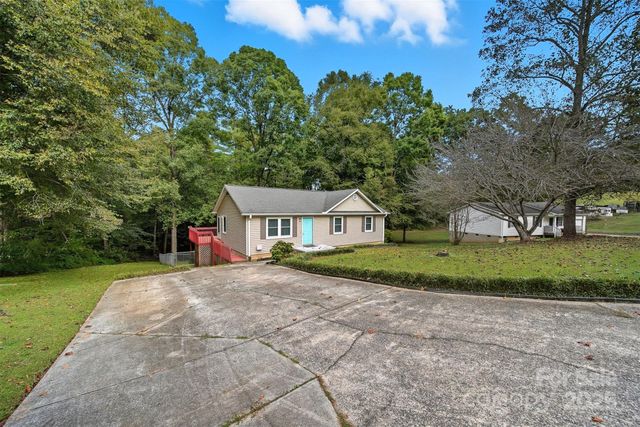 4168 Forest Point Drive, Hickory, NC 28602