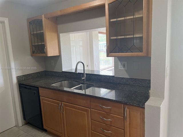 6837 NW 28th St, Sunrise, FL 33313