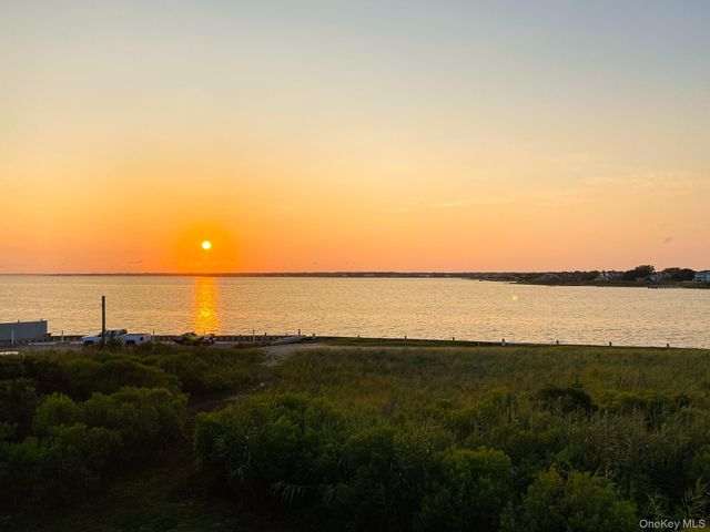 274 Dune Road 19, Westhampton Beach, NY 11978