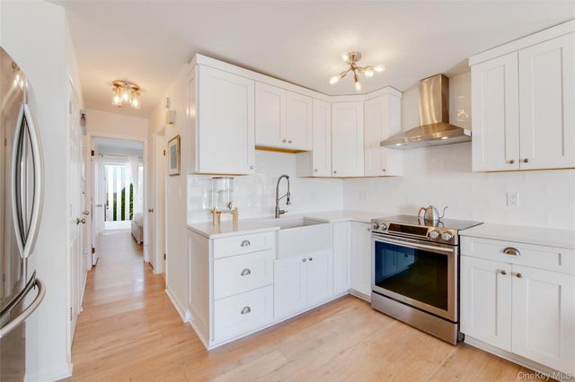 274 Dune Road 19, Westhampton Beach, NY 11978