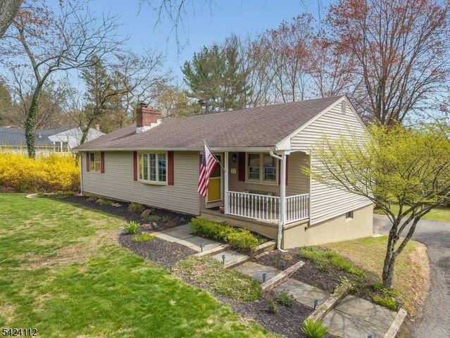 7 Rupells Rd, Clinton Town, NJ 08809