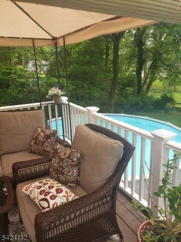 7 Rupells Rd, Clinton Town, NJ 08809