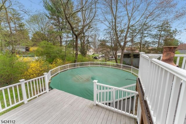 7 Rupells Rd, Clinton Town, NJ 08809