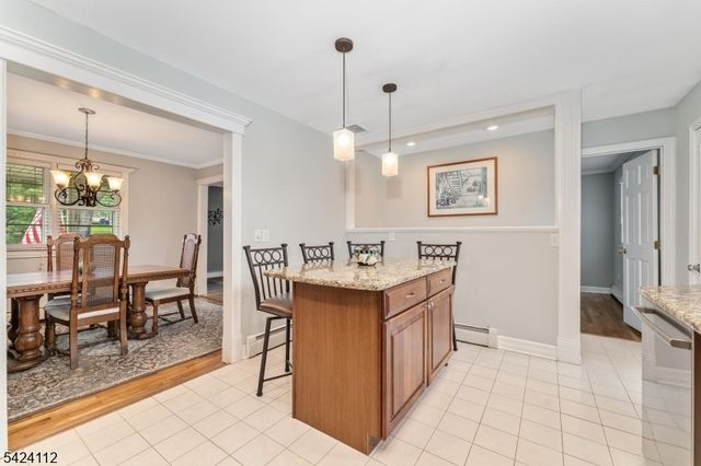 7 Rupells Rd, Clinton Town, NJ 08809