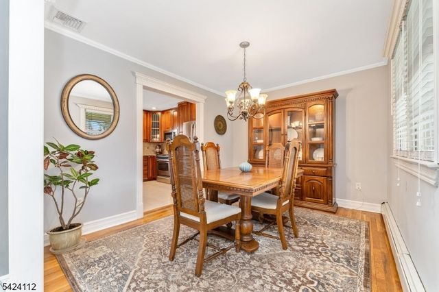 7 Rupells Rd, Clinton Town, NJ 08809