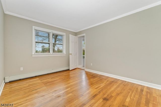 7 Rupells Rd, Clinton Town, NJ 08809