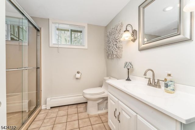 7 Rupells Rd, Clinton Town, NJ 08809