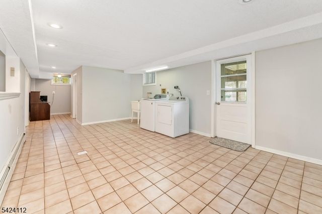 7 Rupells Rd, Clinton Town, NJ 08809