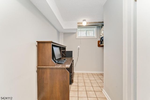 7 Rupells Rd, Clinton Town, NJ 08809