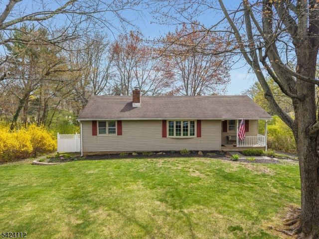 7 Rupells Rd, Clinton Town, NJ 08809