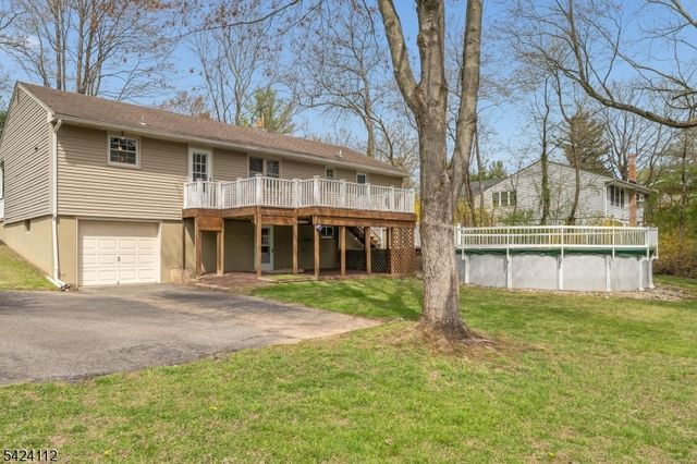 7 Rupells Rd, Clinton Town, NJ 08809