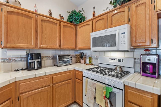 10115 Hampton Oak Dr, Elk Grove, CA 95624